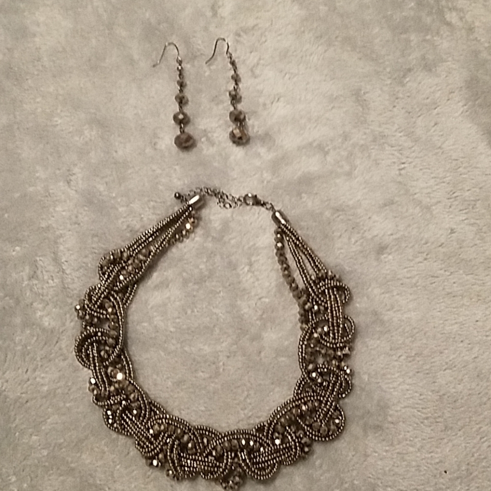Earring necklace set